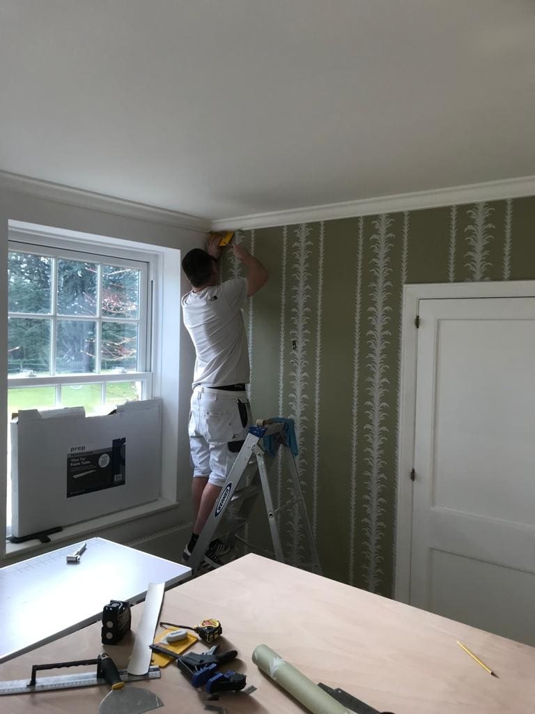 wallpaper-home-haslemere wallpaper specialist removing green wallpaper in haslemere, surrey