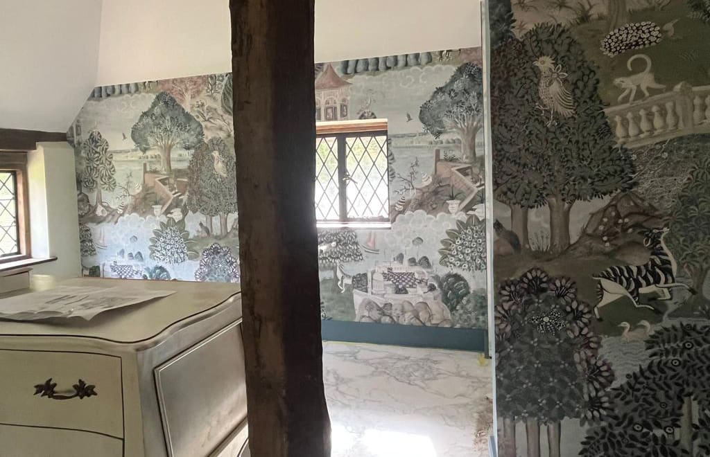 Mural wallpaper hanging Mural wallpaper hanging