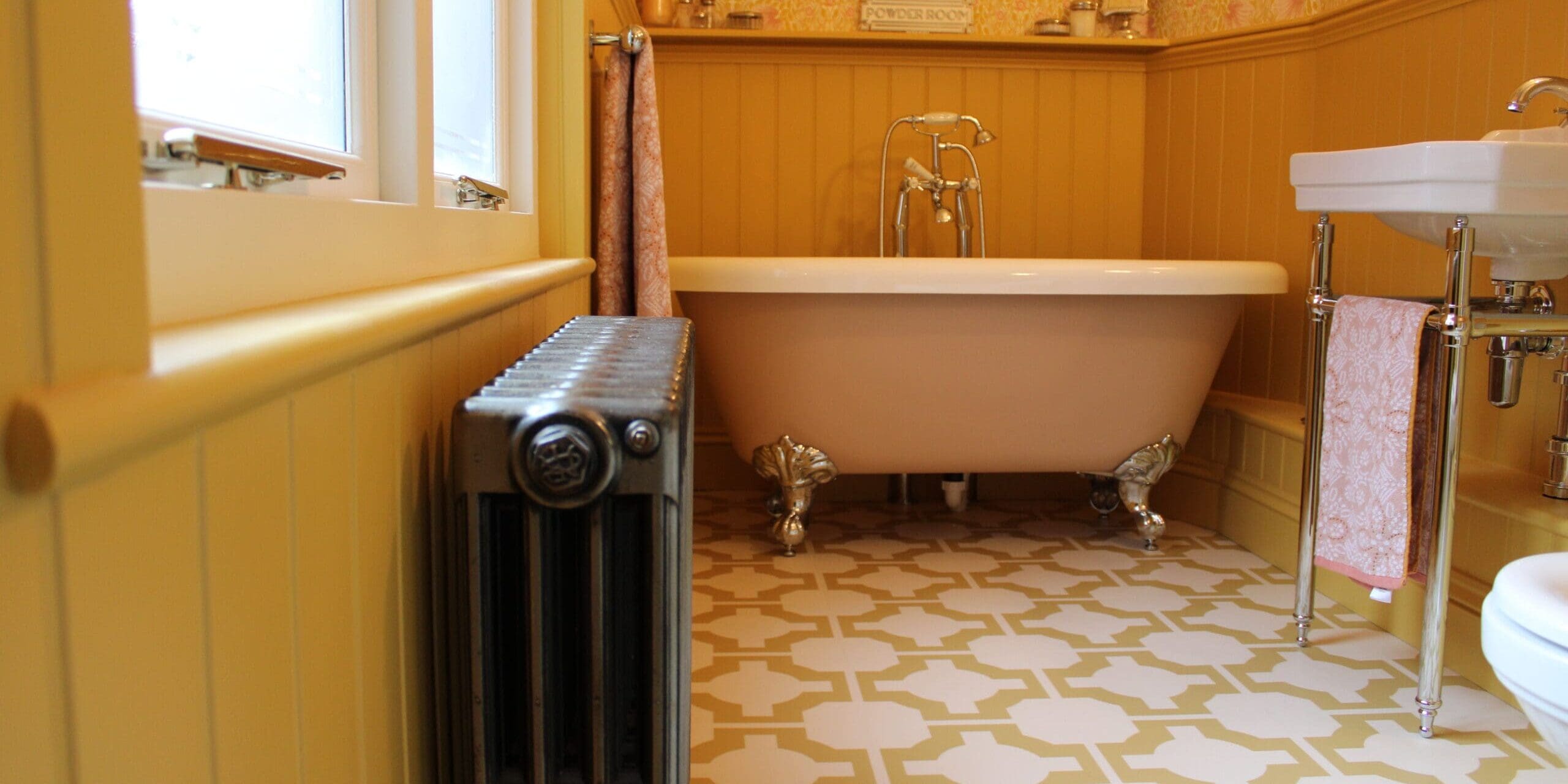 wall panelled bathroom