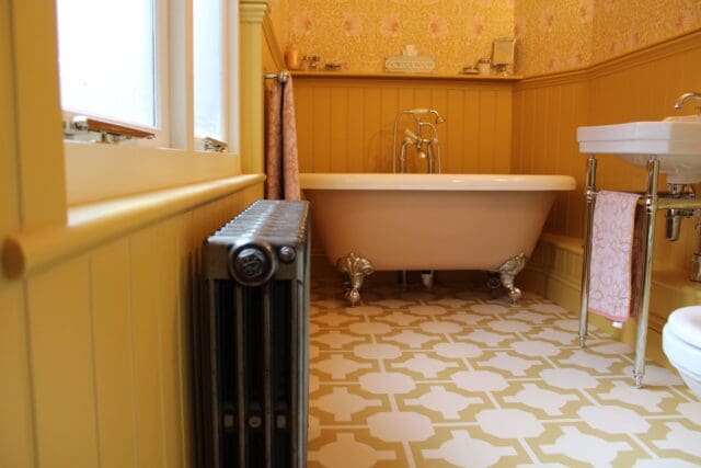 wall panelled bathroom