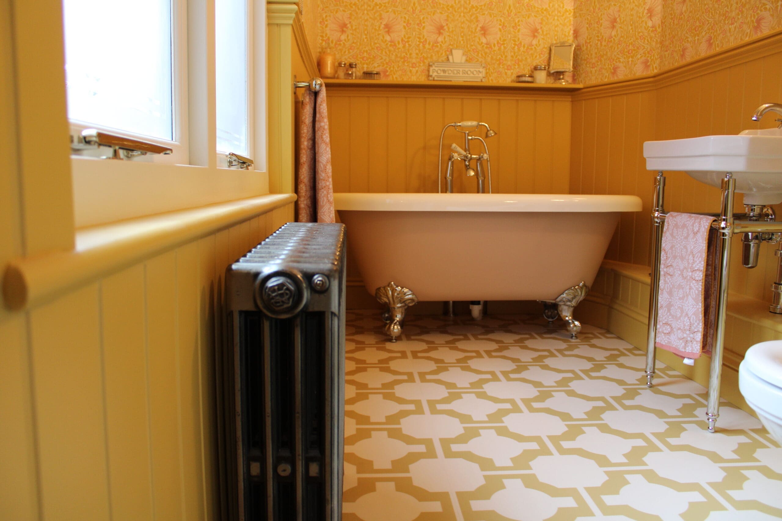 wall panelled bathroom